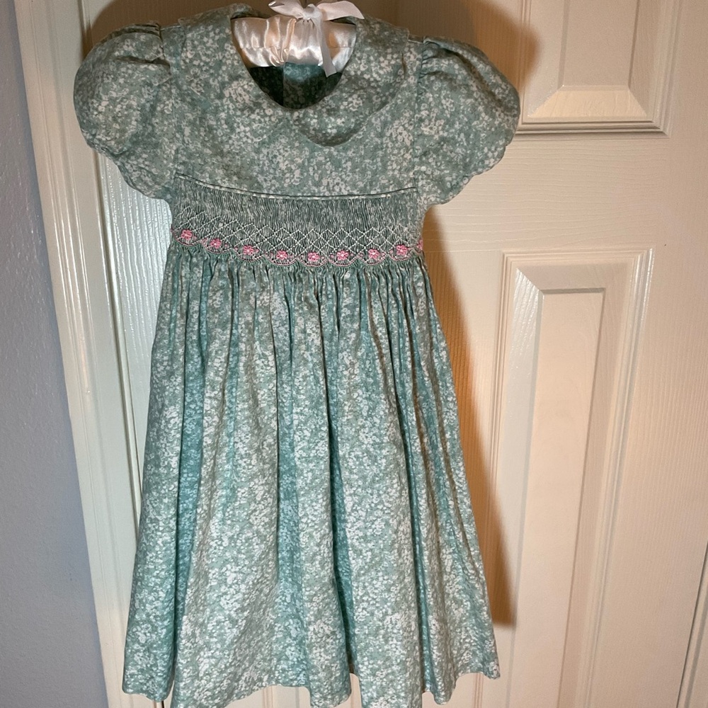 Edgehill Collection Girls Dress, Smocked, 4T, with collar and puff sleeves